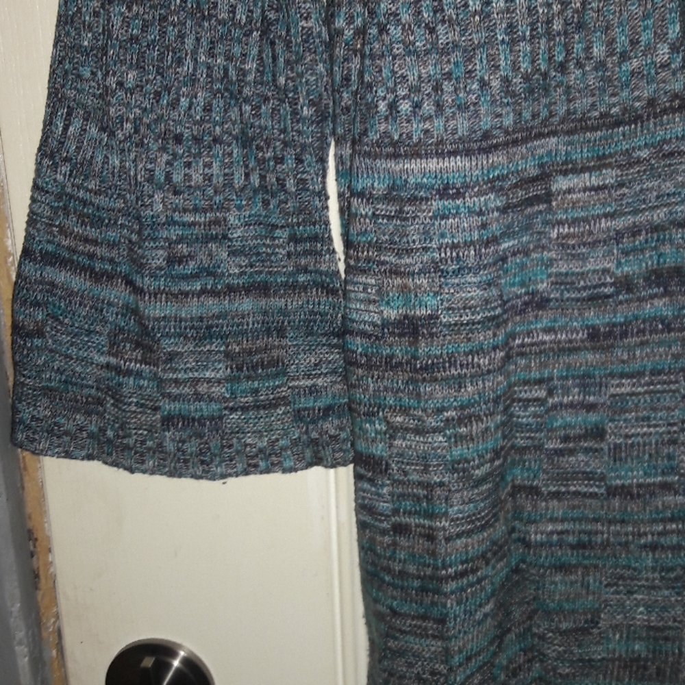 BOGO Sweater - Picture 4 of 4